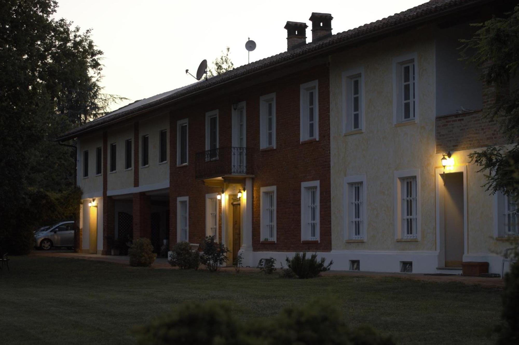 Guest House La Carolina Tigliole Eksteriør billede