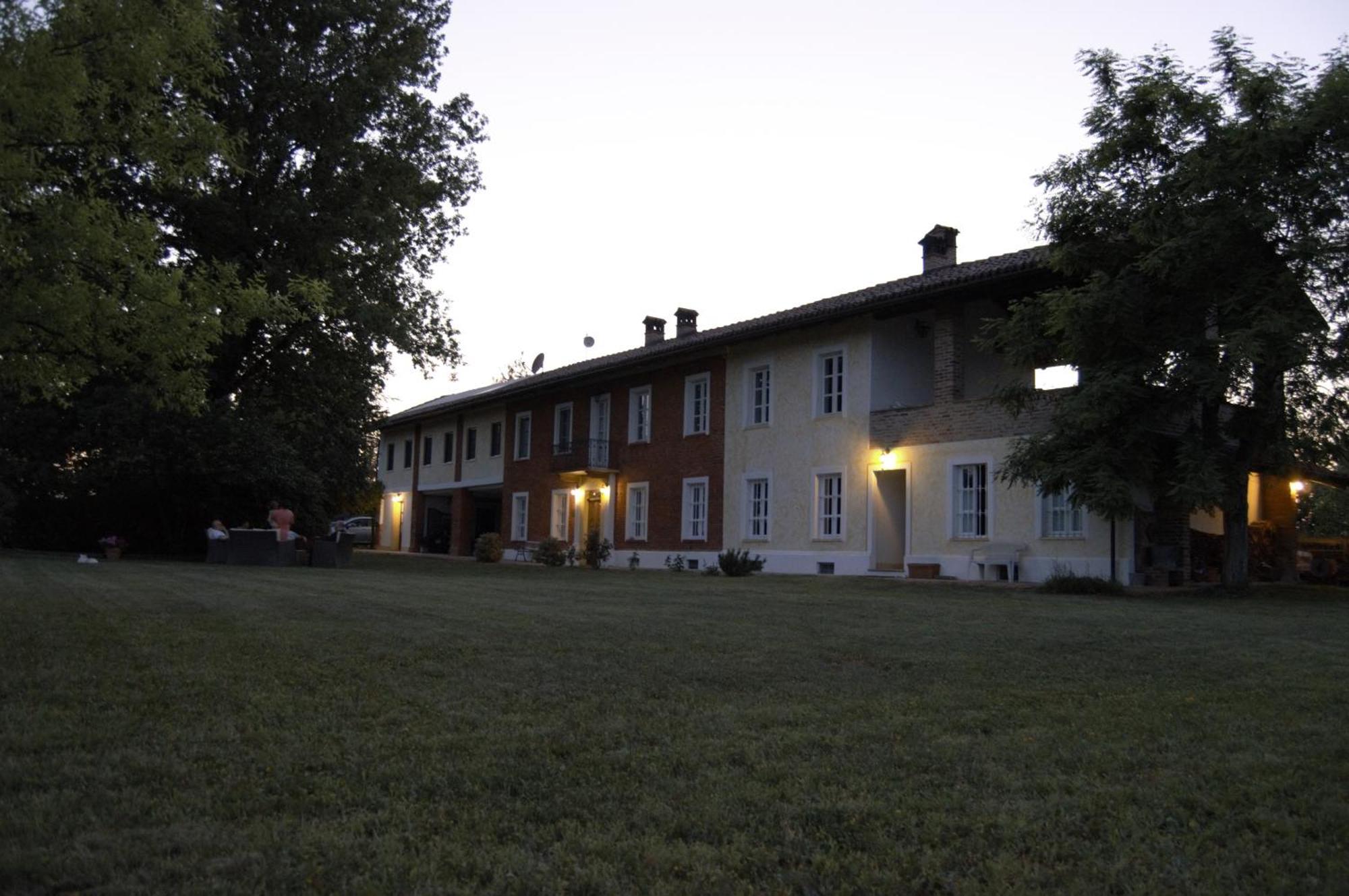 Guest House La Carolina Tigliole Eksteriør billede
